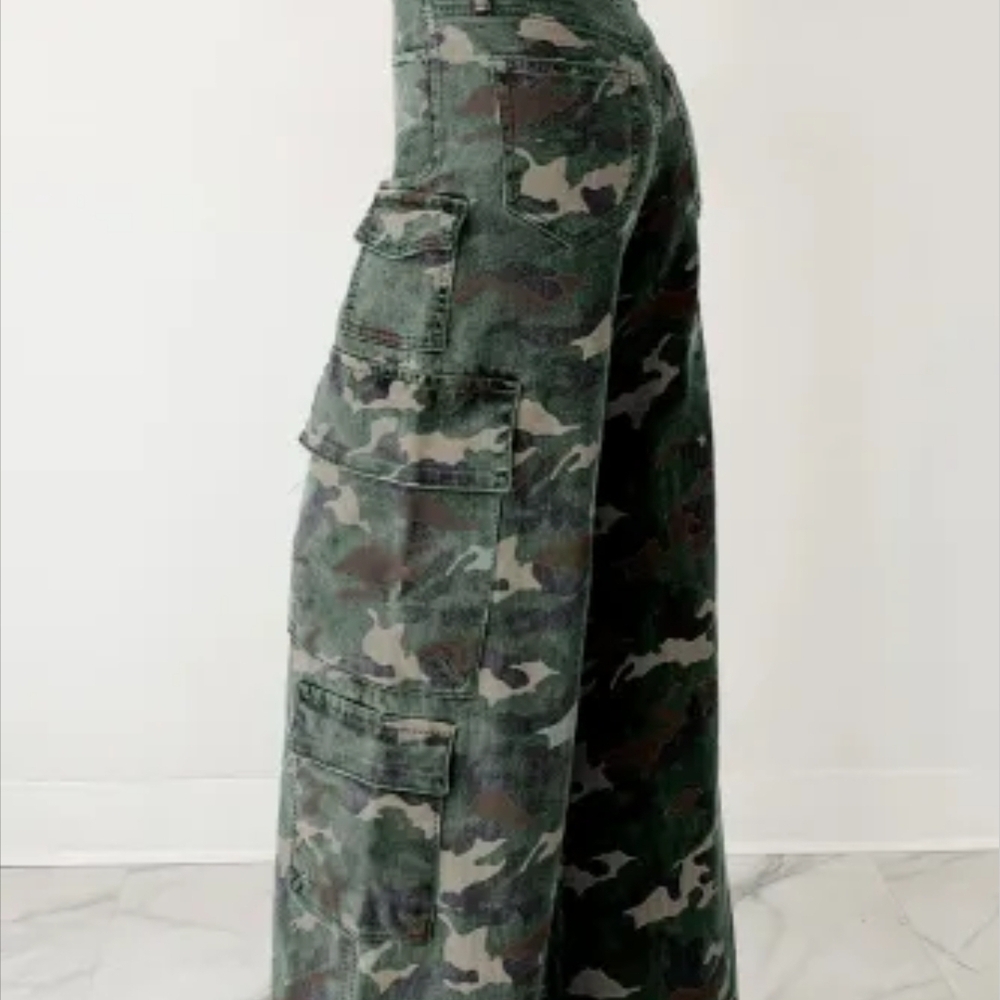 Size 16! NWTS, Camouflage Cargo Pants, Wide Leg, High Rise - Picture 3 of 5